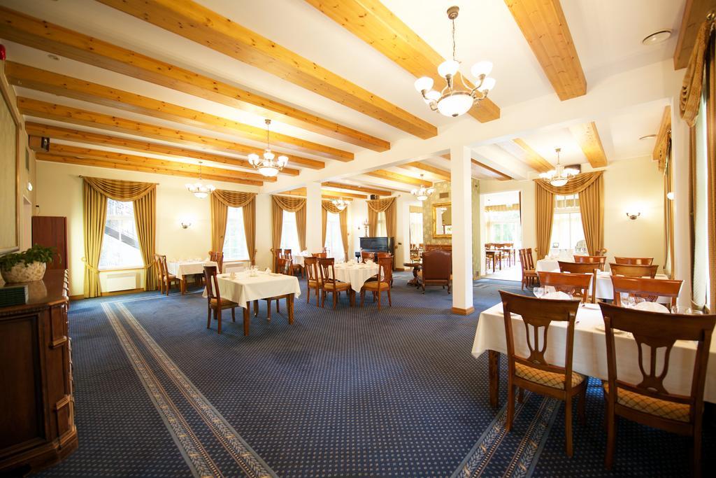 Villa Hotel Theresa Раквере Екстер'єр фото